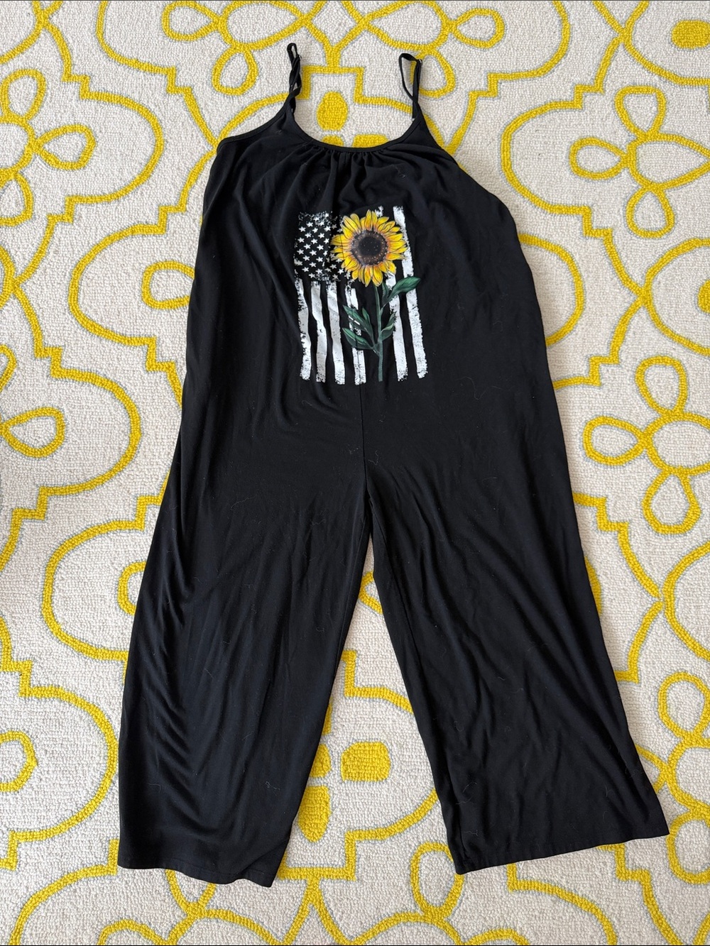Cropped Leg Romper w/Adjustable Straps. Sz M